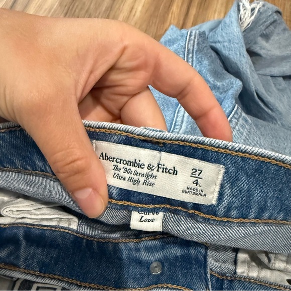 Abercrombie & Fitch Curve Love Ultra High Rise 90’s Straight Jean - Picture 4 of 9